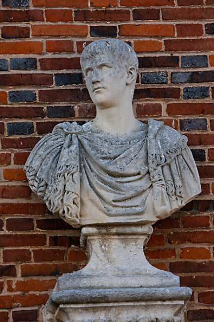 Chateau du Champ de Bataille-283